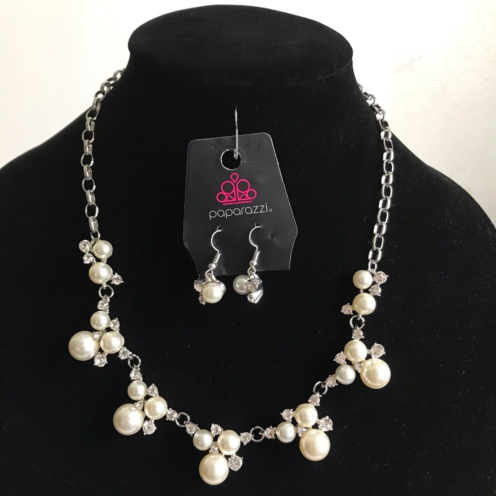 Paparazzi Necklace with matching ea…